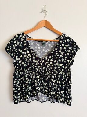 Wild Fable Black Floral V-Neck Ruffled Women’s Top